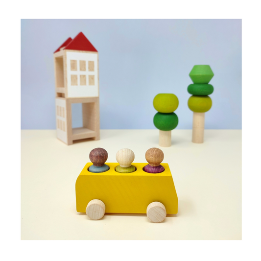 Bus Yellow with 3 Figures By Lubulona