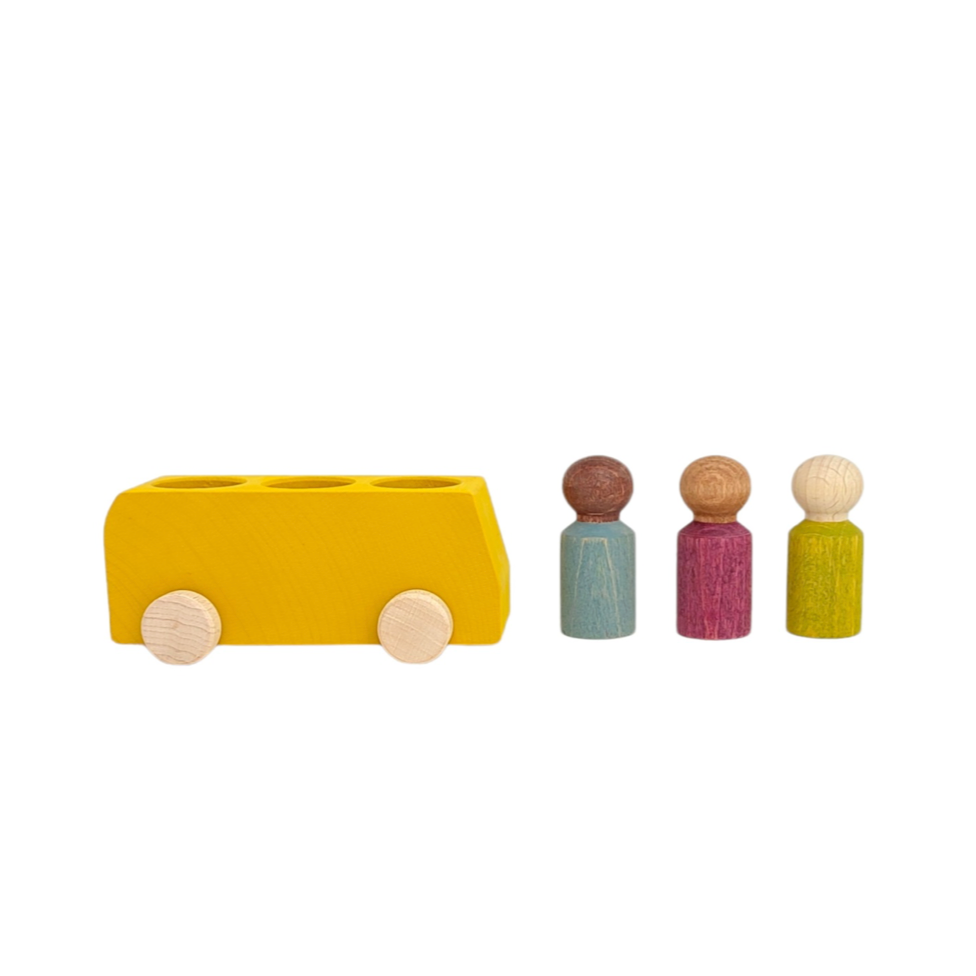 Bus Yellow with 3 Figures By Lubulona