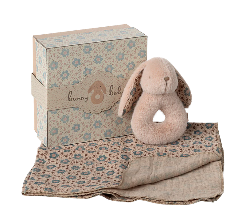 Bunny rattle set - Powder by Maileg