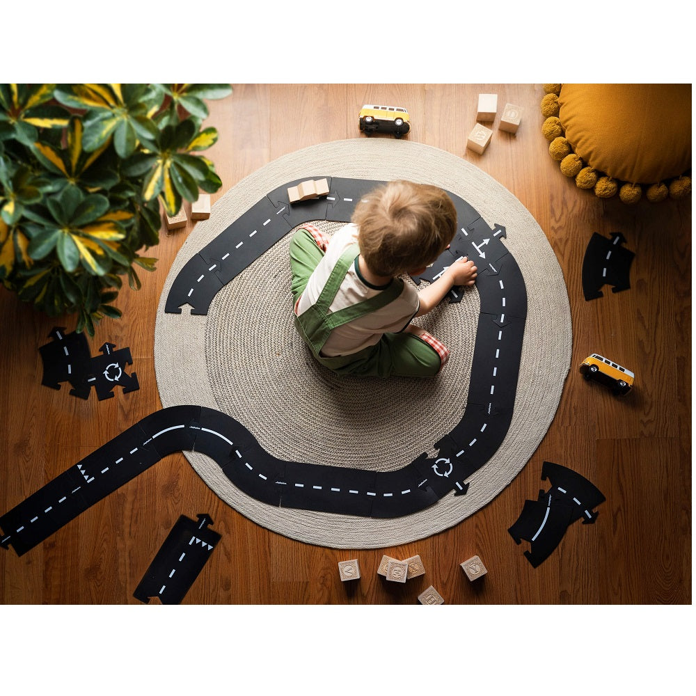 Highway Set With Car - 24 Tracks  By Waytoplay