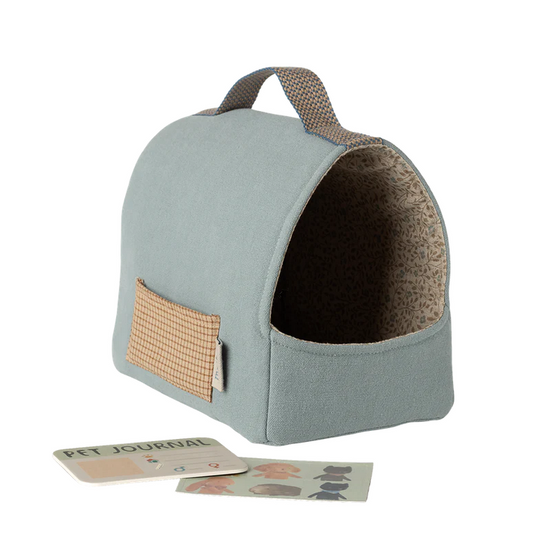 Pet Carrier Dusty blue - by Maileg