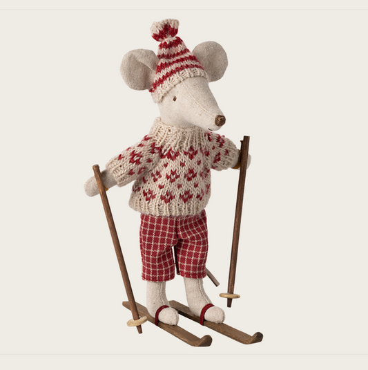 Maileg Winter mouse with ski set, Mum - Red