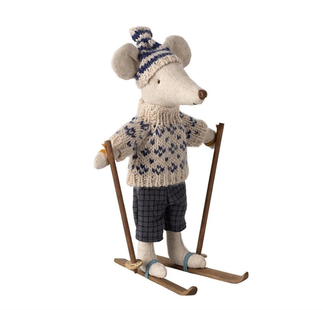 Winter mouse with hat and his ski set , Dad by Maileg